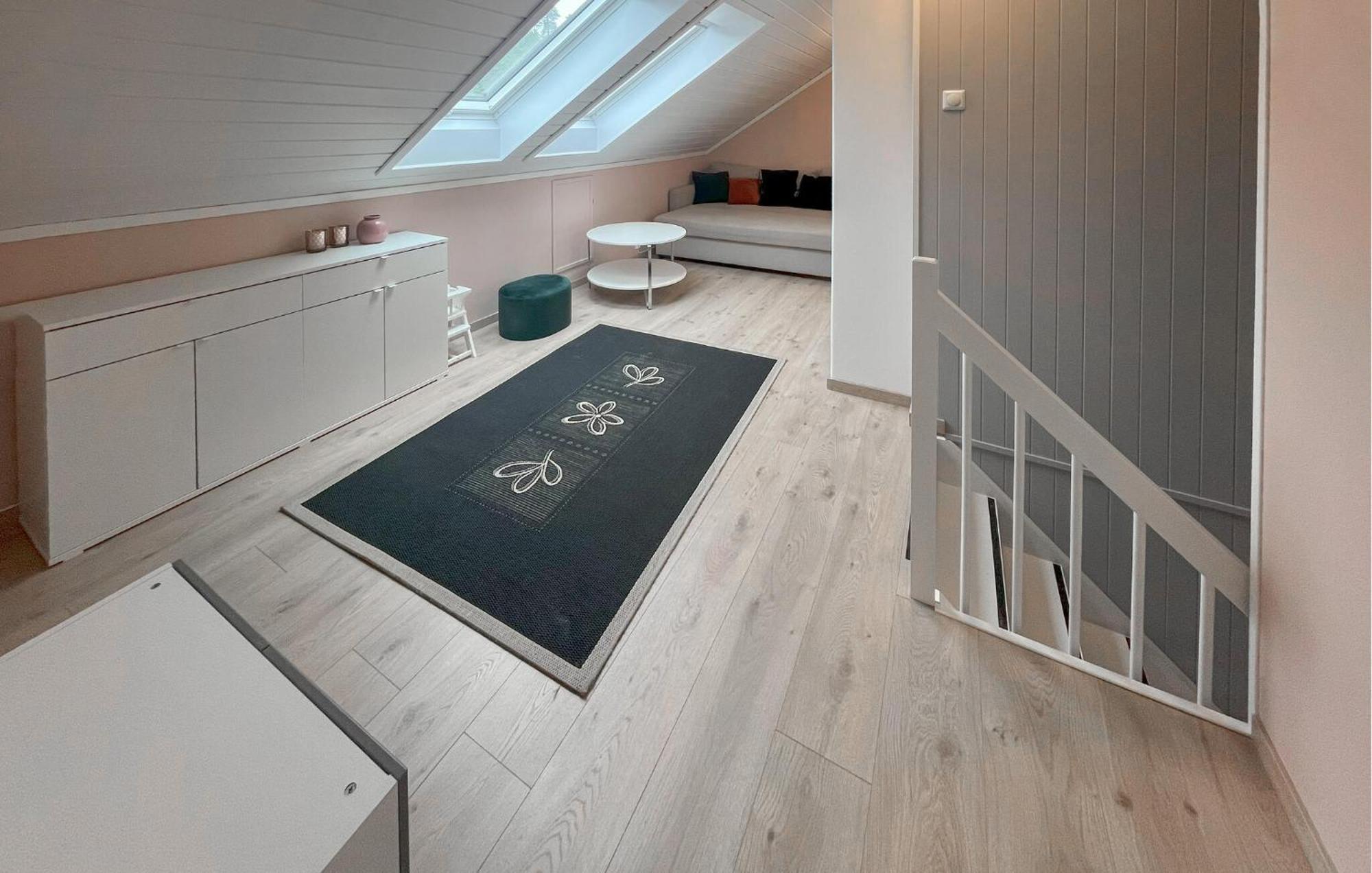 Stunning In S With Kitchen *